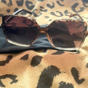 ‘PRETTY SIMPLE’ OVERSIZED FRAME SUNGLASSES